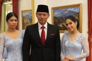 agus-harimurti-yudhoyono-bersama-keluarga