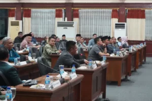 ketua-fpd-dprd-ntb-di-rapat-paripura-dewan