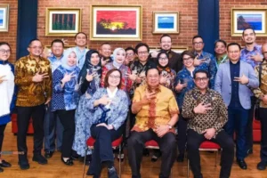 Susilo Bambang Yudhoyono Sby Bersama Menteri Ekraf Teuku Riefky Harsya