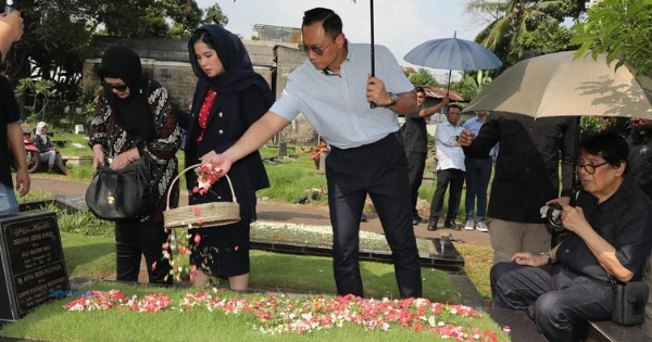 Ahy Dampingi Annisa Saat Pemakaman Pakde Djoni Di Tanah Kusir