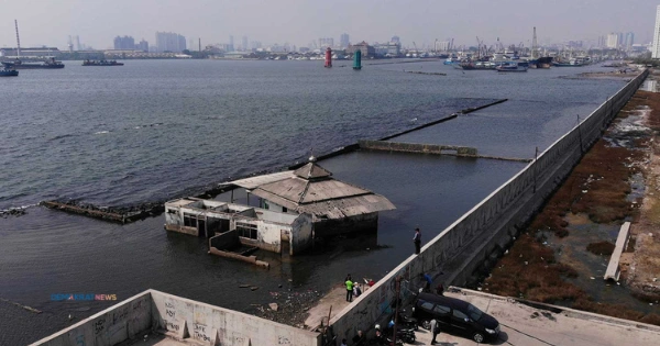 Giant Sea Wall