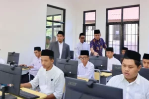 Ibas Tinjau Blkk Di Pacitan Ibas Tinjau Blkk Di Pacitan
