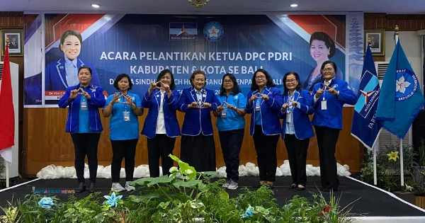 Ketua Umum Pdri Vitri C. Mallarangeng Bersama Jajaran Pdri Bali