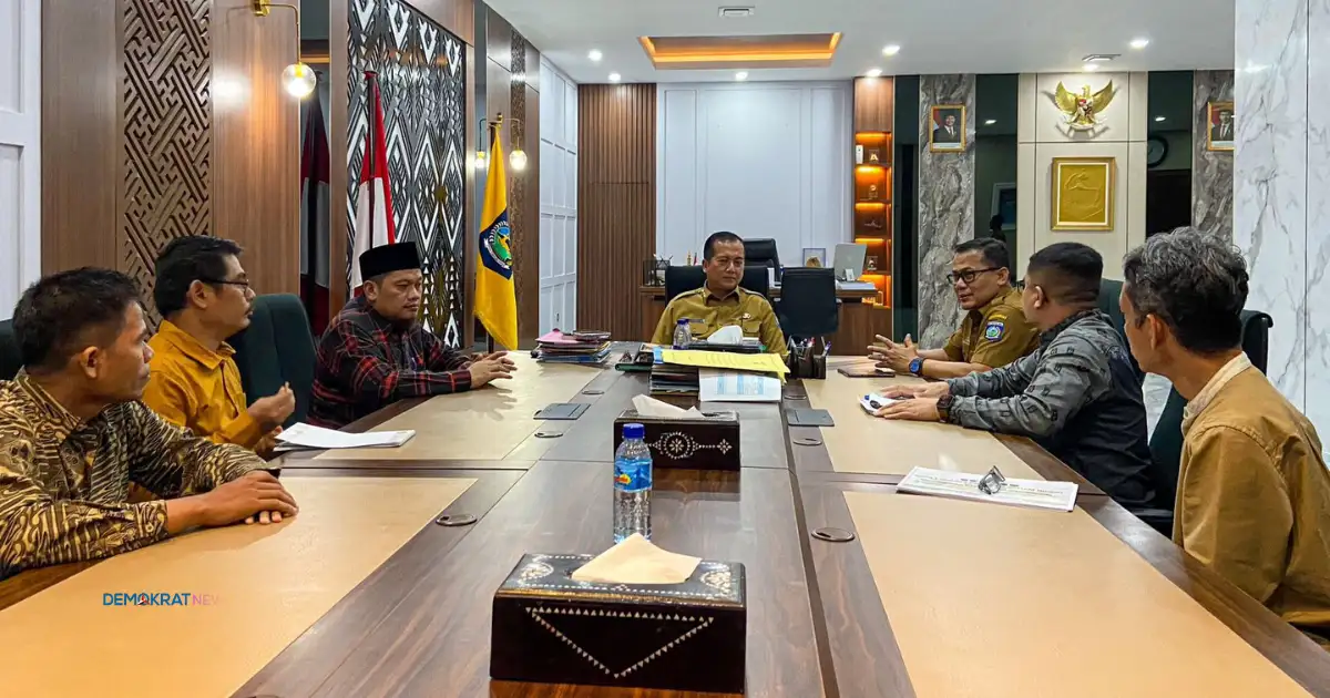 Lalu Muhammad Iqbal Memimpin Diskusi