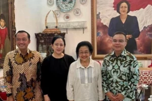 Megawati Bersama Puan Maharani Dan Dasco