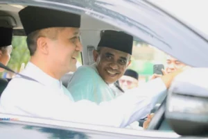 Menteri Iftitah Nyetir Sendiri