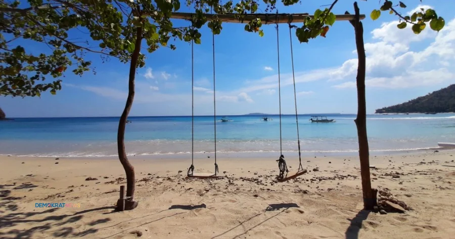Pantai Pandanan Lombok Utara