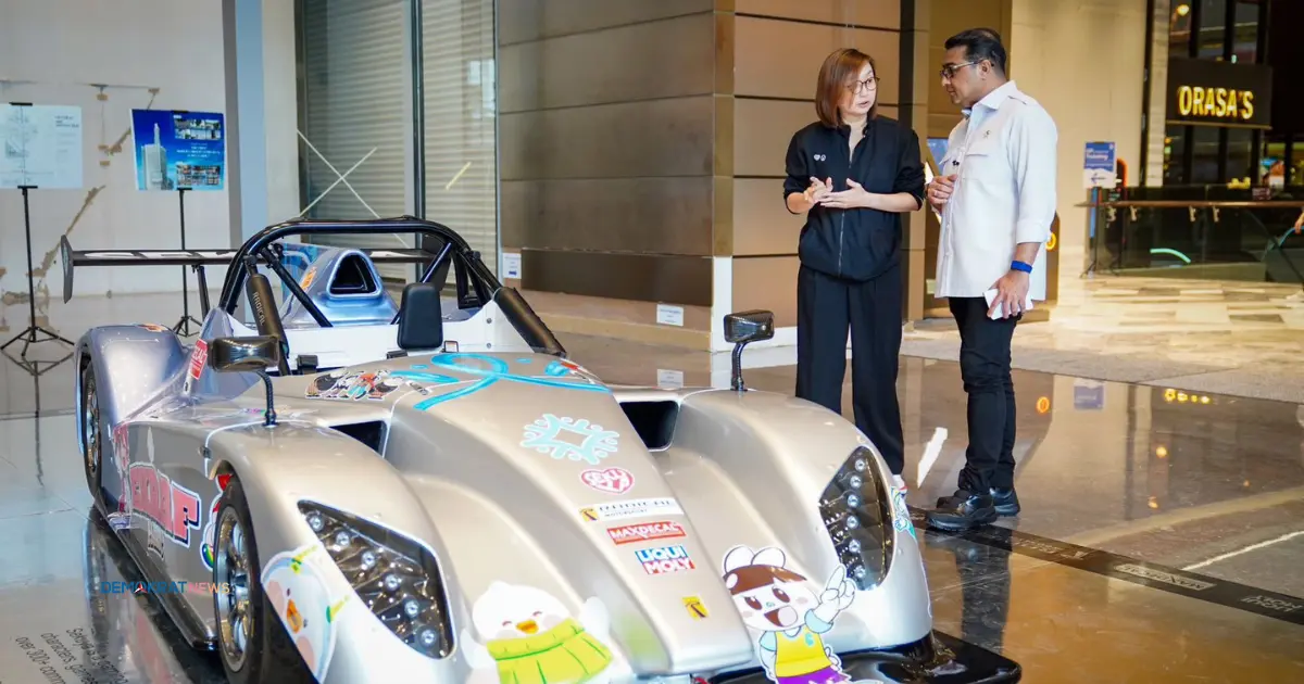 Teuku Riefky Dan Mobil Balap Kreatif