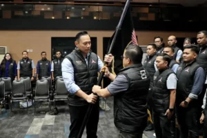 Ahy Kukuhkan Ika Akdem Di Kantor Dpp Demokrat