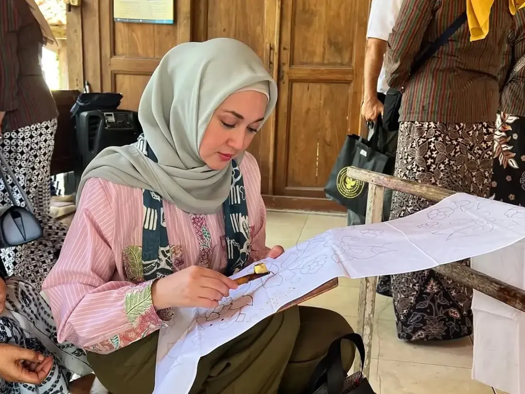 Dina Lorenza Anggota Komisi Vii Dpr Ri