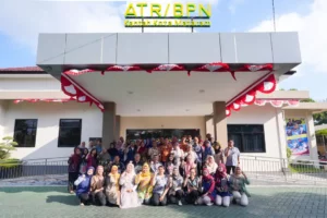 Foto Bersama Wamen Atr Dengan Jajaran Bpn Ntb Foto Bersama Wamen Atr Dengan Jajaran Bpn Ntb