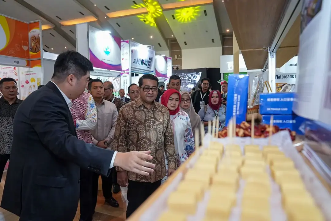 Menteri Ekraf Tinjau Stan Umkm Di Fhi 2025