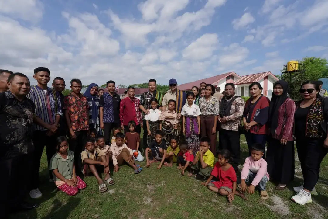 Menteri Transmigrasi Tinjau Rehabilitasi Sekolah