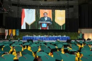 Teuku Rifky Harsya Di Wisuda Perbanas