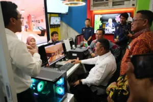 Wamen Atr Ossy Dermawan Tinjau Inovasi Layanan Drive Thru Kantah Tangerang