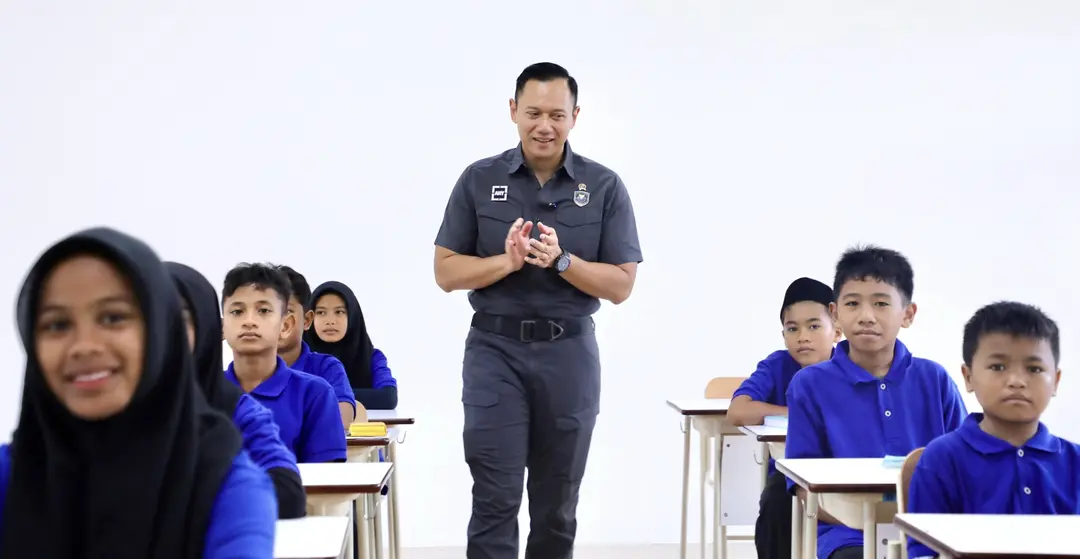 Ahy Tinjau Sekolah Rakyat Lombok Barat