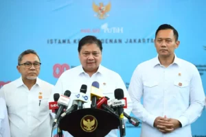 Airlangga Beri Keterangan Pers Usai Sidang Kabinet