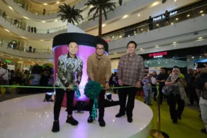 Menteri Ekraf Gunting Pita Perayaan Sour Sally Menteri Ekraf Gunting Pita Perayaan Sour Sally