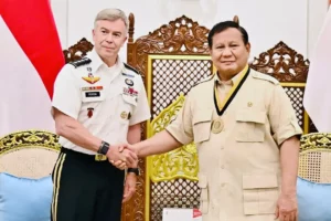 Prabowo Jenderal Fenton Berjabat Tangan