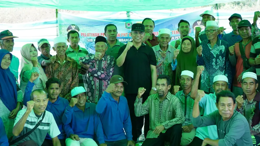 Wali Kota Bima Bersama Petani Tembakau