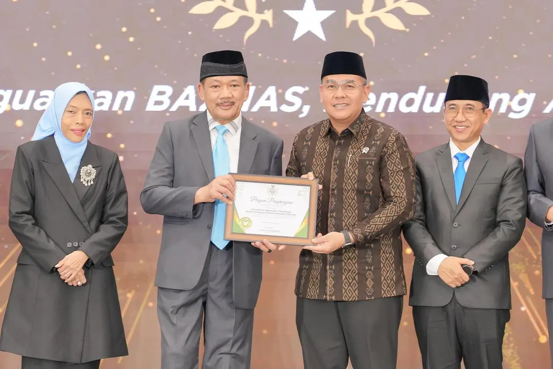 Wamen Atrbpn Ossy Dermawan Terima Penghargaan Baznas Award 2025