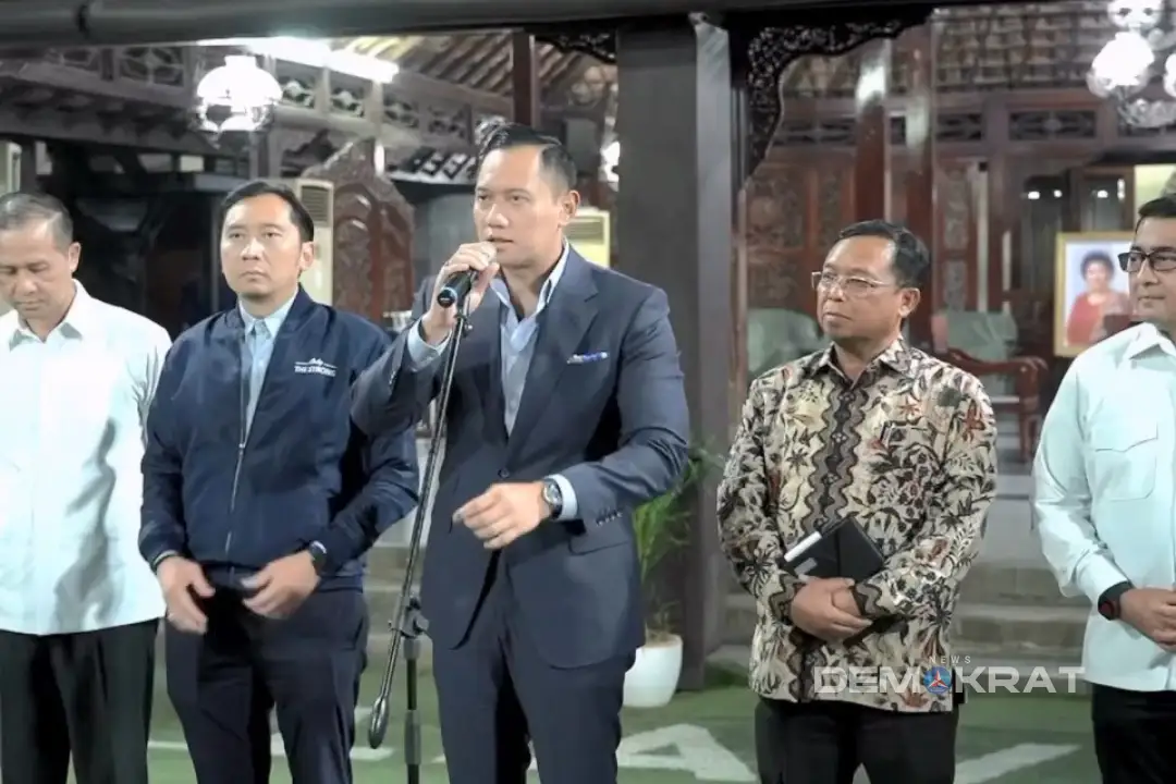 Ahy Beri Keterangan Pers