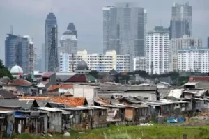 Gedung Tinggi Di Tengah Kawasan Kumuh