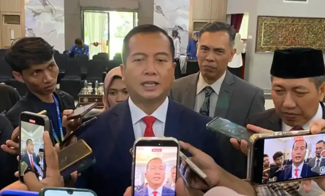 Gubernur Ntb Lalu Muhamad Iqbal