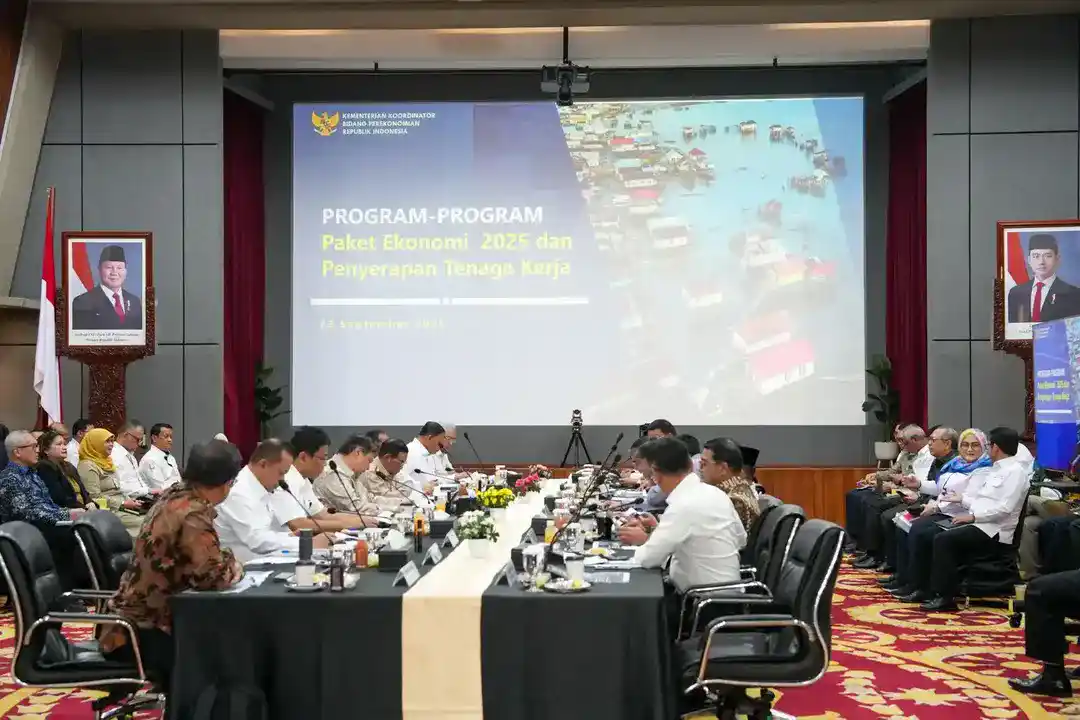 Menteri Ekraf Teuku Riefky Harsya Saat Rapat Koordinasi Paket Ekonomi 2025