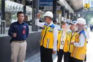 Menteri Pu Tinjau Kerusakan Gerbang Tol