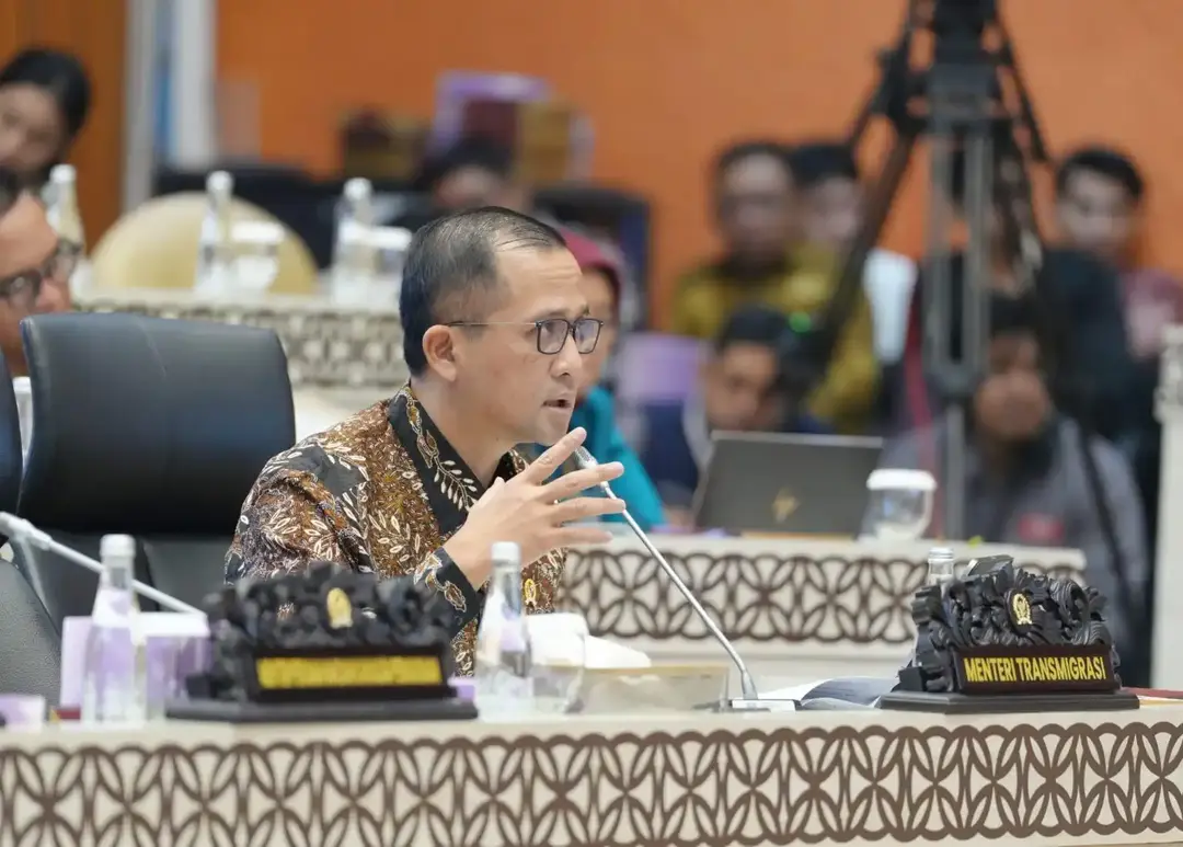 Menteri Transmigrasi Saat Rapat Kerja Dpr