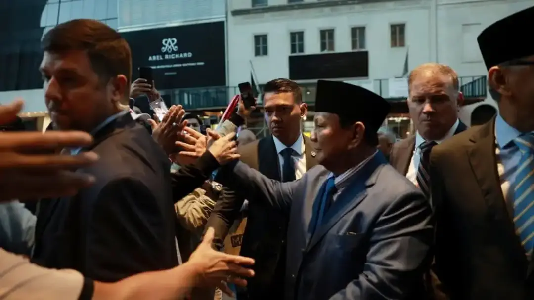 Prabowo Bersalaman Dengan Para Diaspora Indonesia Di New York