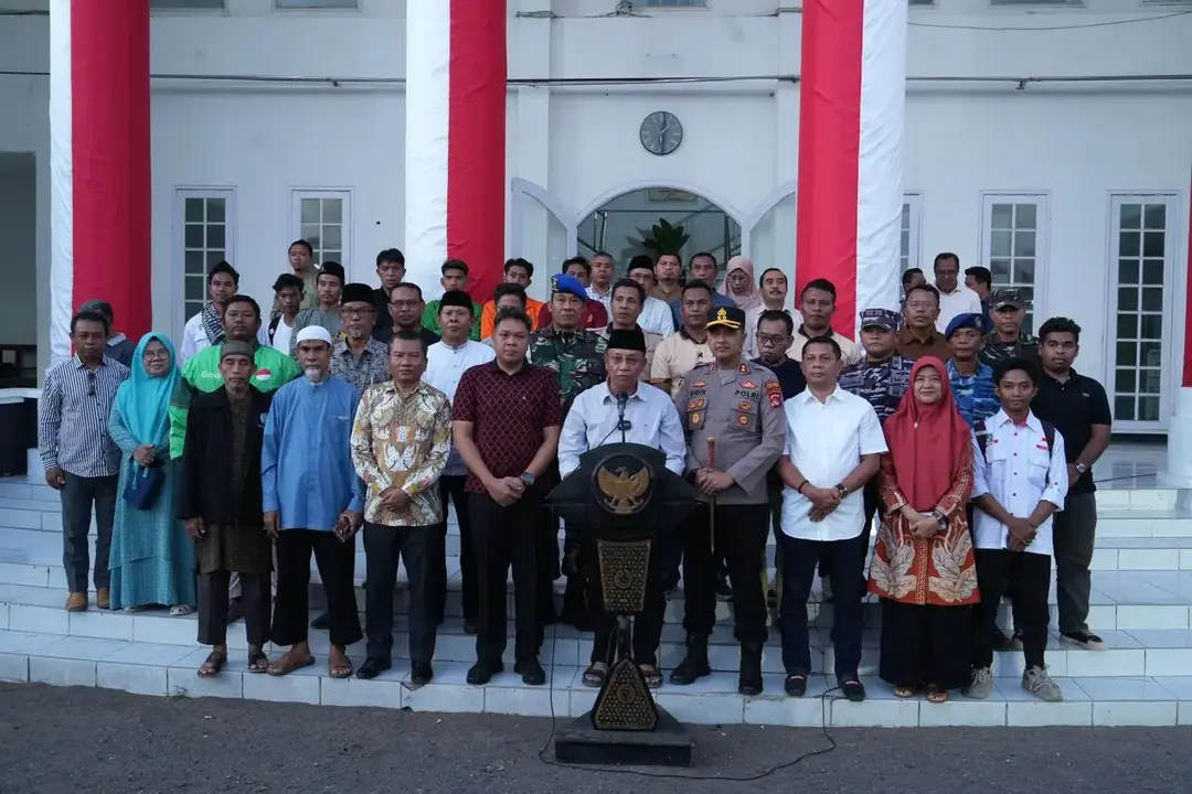 Wali Kota Bima Beri Keterangan Pers