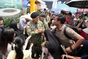 Ahy Hadiri Upacara Hut Ke 80 Tni Di Monas