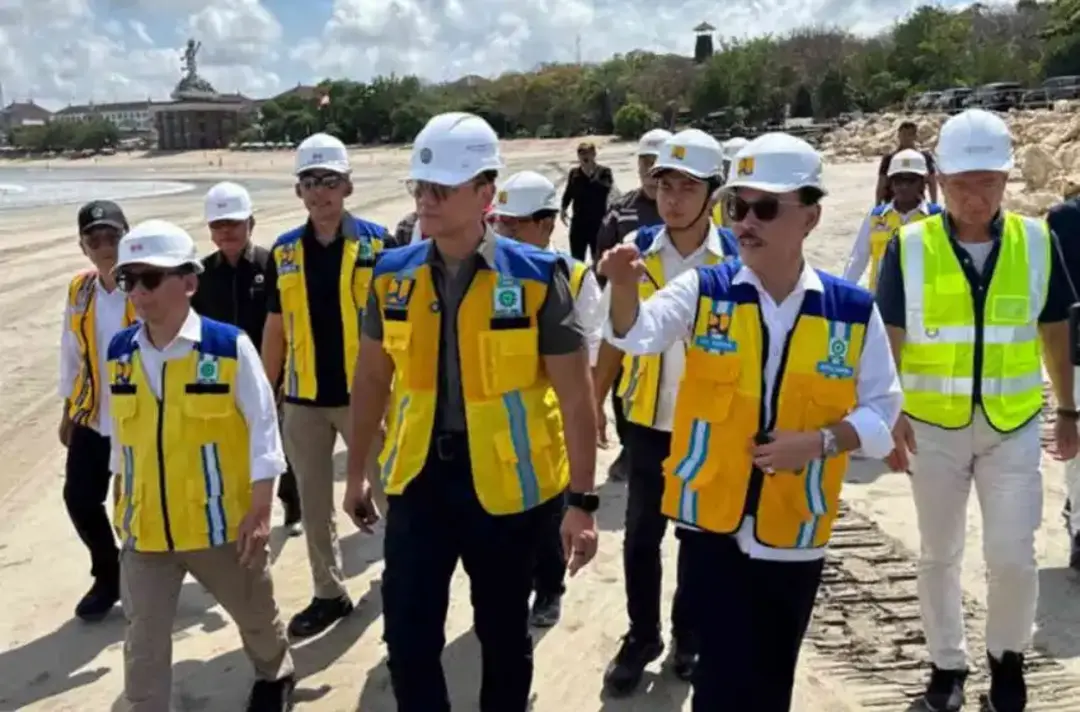 Ahy Tinjau Proyek Penyelamatan Pantai Kuta