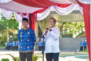 Gubernur Ntb Serahkan Bantuan Alat Kebersihan
