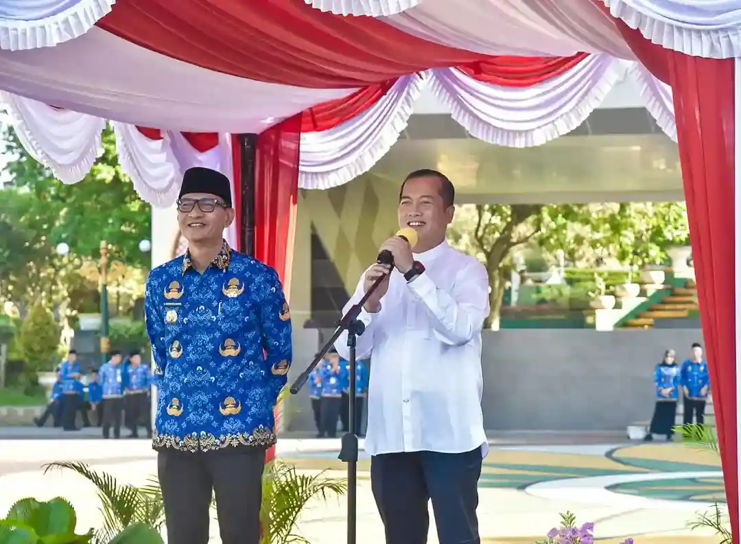 Gubernur Ntb Serahkan Bantuan Alat Kebersihan