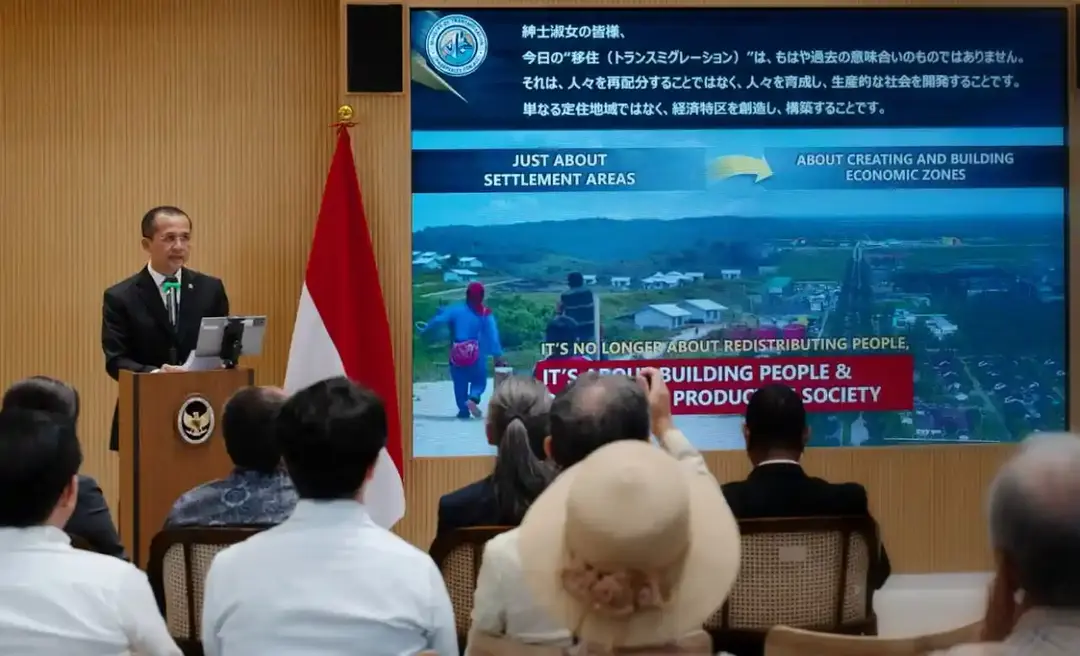 Menteri Transmigrasi Di Osaka Expo