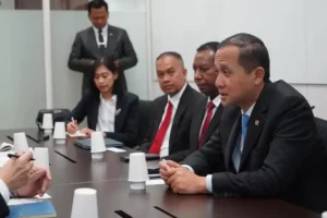 Menteri Transmigrasi M. Iftitah Sulaiman Suryanagara