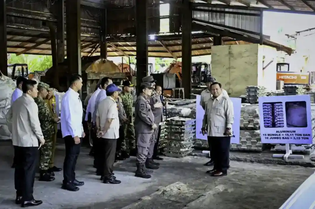 Prabowo Saksikan Penyerahan Aset Sitaan Tambang Ilegal