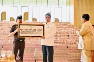 Presiden Prabowo Saksikan Penyerahan Uang Pengganti Rp1325 Triliun Presiden Prabowo Saksikan Penyerahan Uang Pengganti Rp1325 Triliun