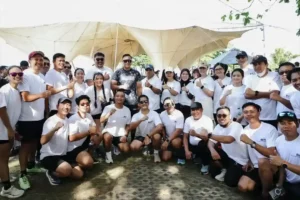 Ahy Lari Bersama Warga Manado