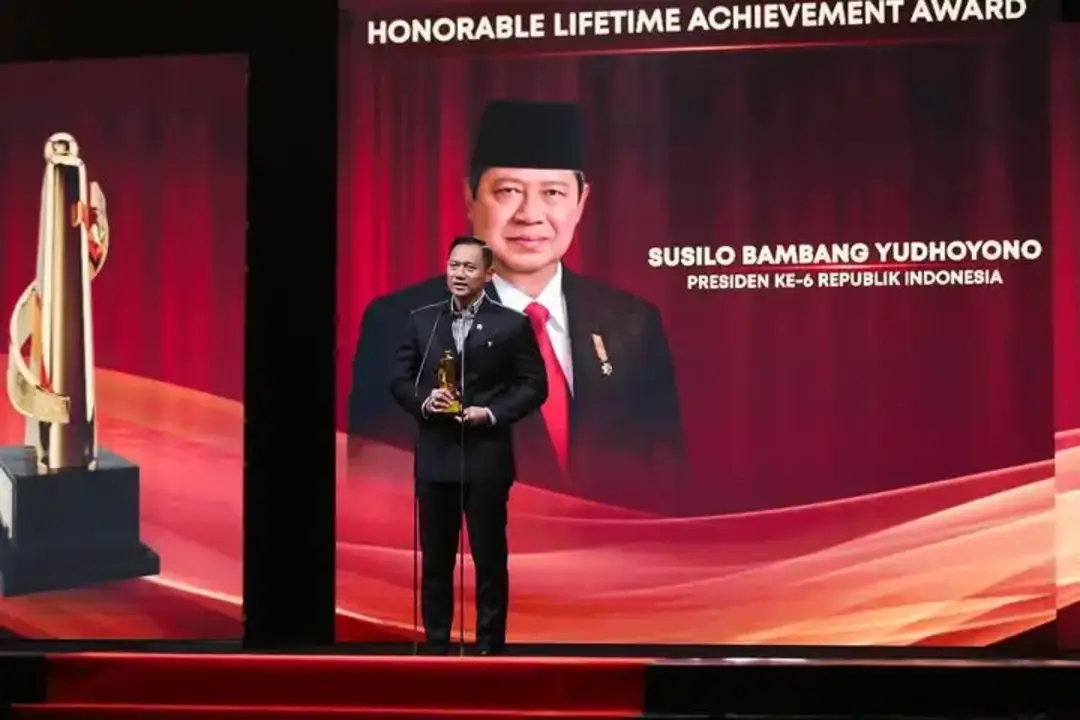 Ahy Terima Penghargaan Untuk Sby