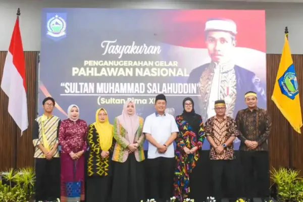 Gubernur Ntb Lalu Muhamad Iqbal Saat Acara Syukuran Gelar Pahlawan Nasional Sultan Salahuddin Gubernur Ntb Lalu Muhamad Iqbal Saat Acara Syukuran Gelar Pahlawan Nasional Sultan Salahuddin