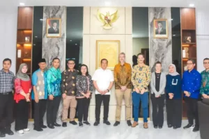 Gubernur Ntb Lalu Muhamad Iqbal Saat Rapat Kemitraan Strategis Dengan Pemerintah Inggris Gubernur Ntb Lalu Muhamad Iqbal Saat Rapat Kemitraan Strategis Dengan Pemerintah Inggris