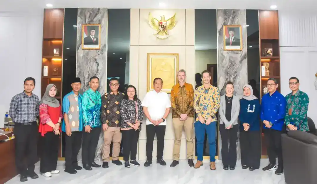 Gubernur Ntb Lalu Muhamad Iqbal Saat Rapat Kemitraan Strategis Dengan Pemerintah Inggris