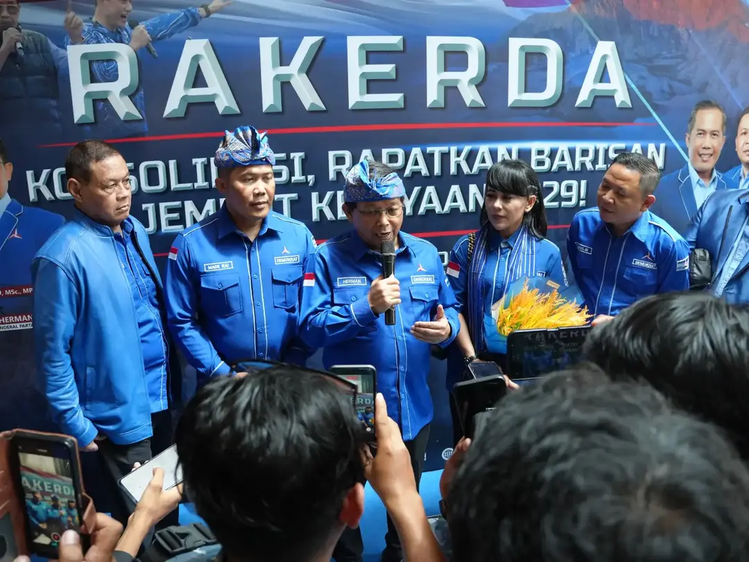 Herman Khaeron Pimpin Konferensi Pers Rakerda Demokrat Ntb