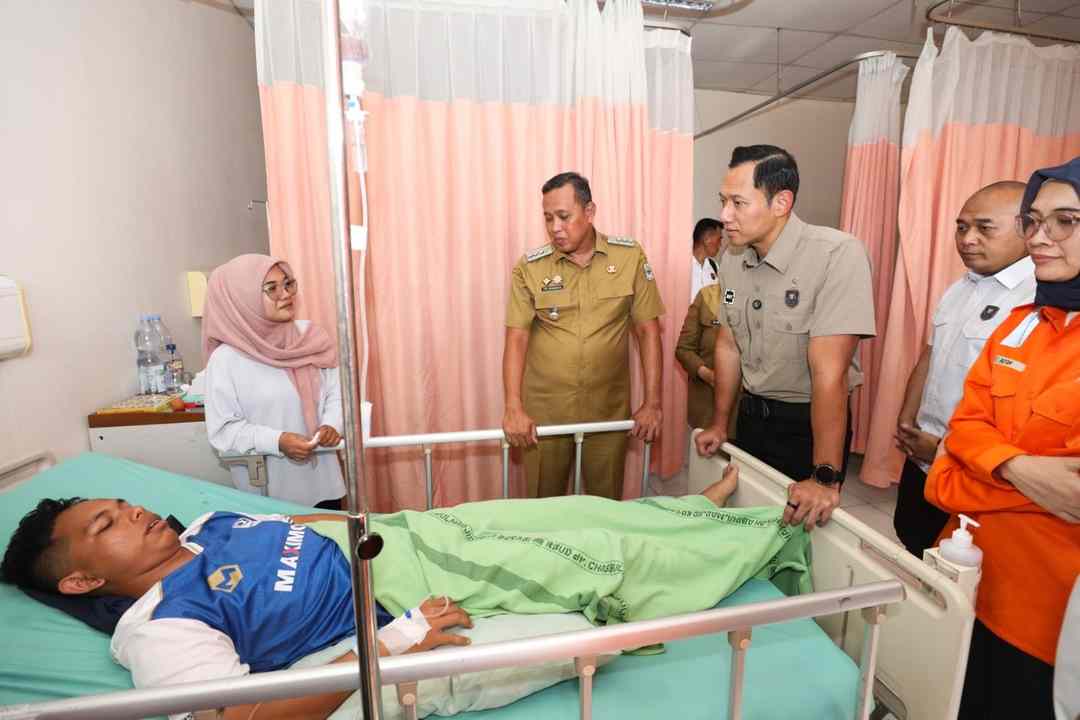 Ahy Tinjau Korban Kecelakaan Ka Bekasi Timur