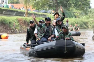 Ahy Tinjau Sungai Ciliwung