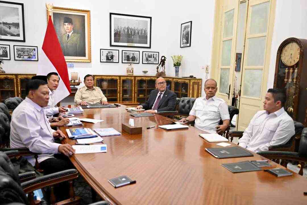 Menko Ahy Usai Rapat Terbatas Di Istana Merdeka